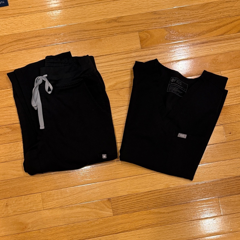 Figs Black Scrub set